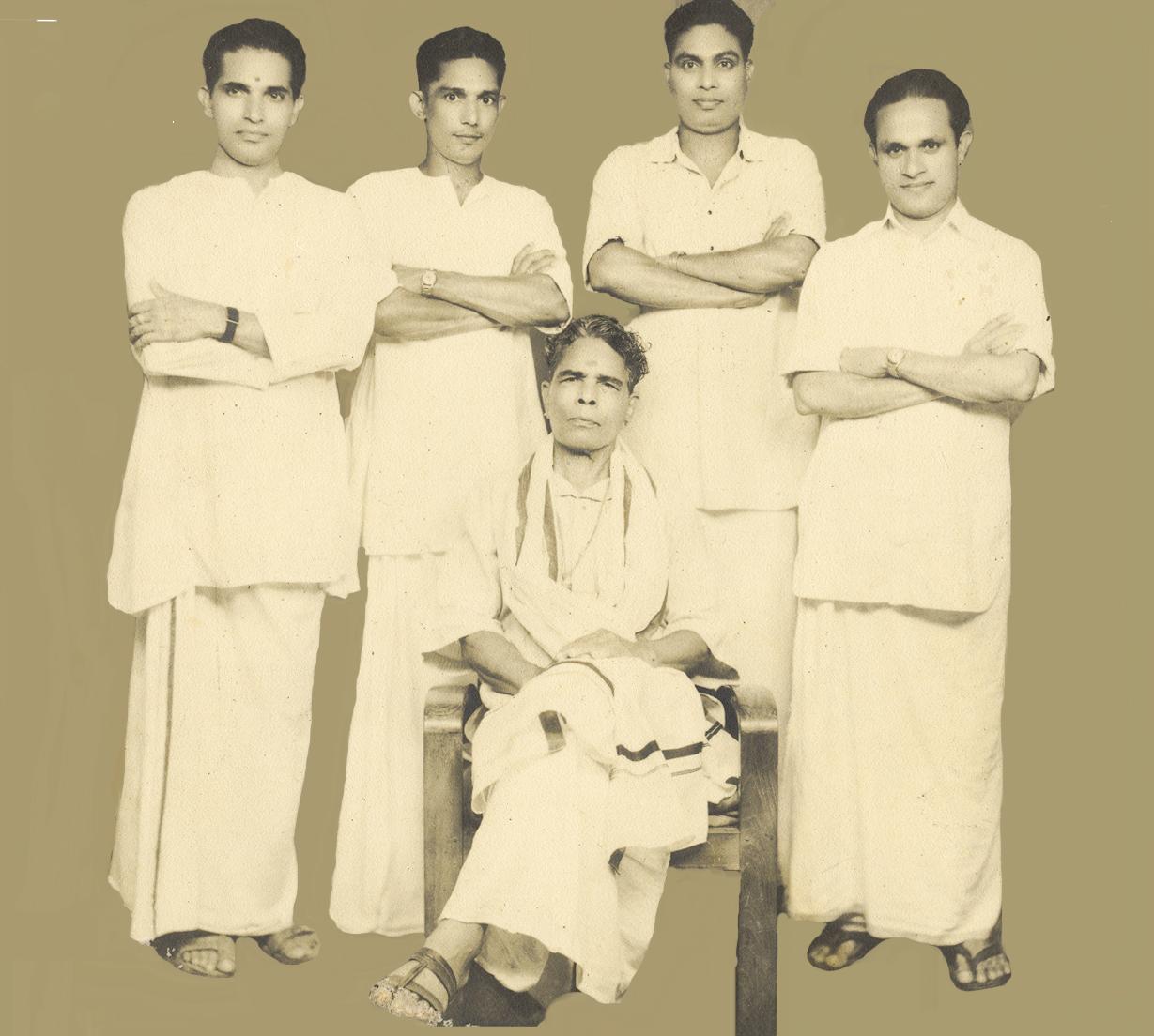 ഗുരു ചെങ്ങന്നൂരും ശിഷ്യന്മാരും ഫോട്ടോ കടപ്പാട്:അംബുജാക്ഷന്‍ നായര്‍