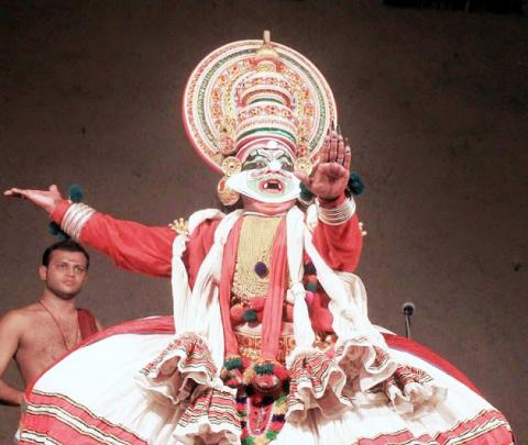 Kalamandalam Pradeep as Ravanan Photo by Murali Warrier