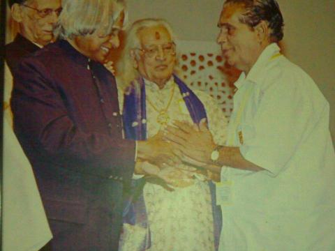 Kalamandalam Gangadharan with President of India