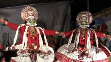 Kalamandalam Gopi and Kalamandalam Krishnakumar as Nalan and Pushkaran